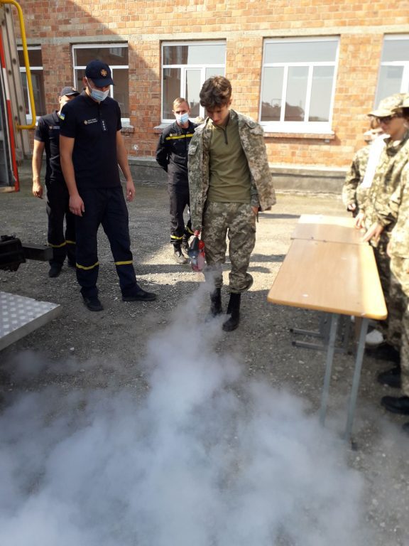 Рятувальники ДСНС проводять урок безпеки изображение_viber_2021-09-13_12-12-57-455