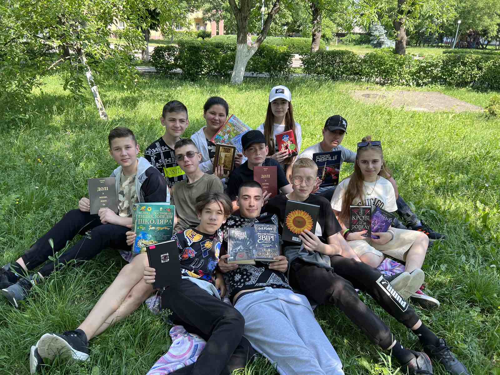 «Людина з гарною книгою в руках ніколи не може бути самотньою» (К.Гольдоні) 350361338_793233105453842_960292059850669493_n