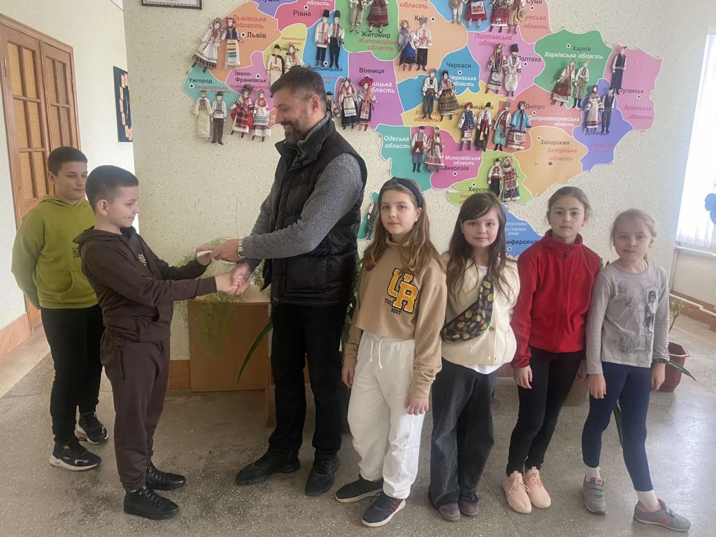 Ще одною доброю справою стала акція «Здай макулатуру, допоможи зібрати дрон» изображение_viber_2024-03-18_10-26-40-866