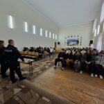 Представники Чернівецького районного управління поліції (ЧРУП) ГУНП в Чернівецькій області провели пізнавальну та безпекову зустріч для старшокласників. зображення_viber_2026-10-20_11-33-12-151